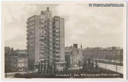 ansichtkaart: Amsterdam, Dan. Willinkplein met Wolkenkrabber
