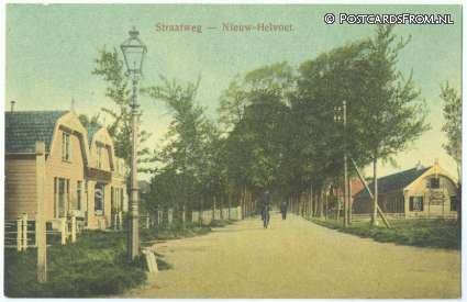ansichtkaart: Nieuw-Helvoet, Straatweg