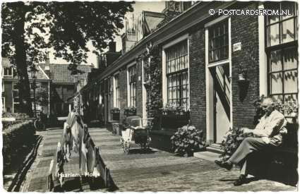 ansichtkaart: Haarlem, Hofje