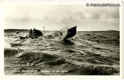 ansichtkaart: Vlieland, Reddingsboot 'Rosilee' in de storm