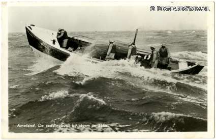 ansichtkaart: Ameland, De reddingsboot bij storm in actie