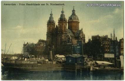 ansichtkaart: Amsterdam, Prins Hendrikkade met St. Nicolaaskerk