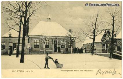 ansichtkaart: Oosterland ZL, Wintergezicht Markt met Dorpshuis