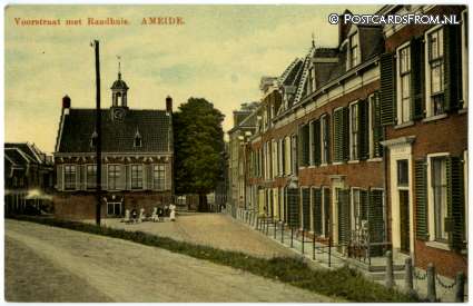 ansichtkaart: Ameide, Voorstraat met Raadhuis