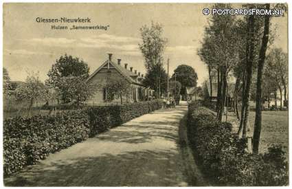 ansichtkaart: Giessen-Nieuwkerk, Huizen 'Samenwerking'