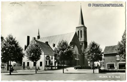 ansichtkaart: Velddriel, R.K. Kerk