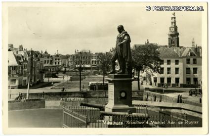 ansichtkaart: Vlissingen, Standbeeld Michiel Adr. de Ruyter