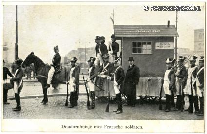 ansichtkaart: 's-Gravenhage, Douanenhuisje met Fransche soldaten