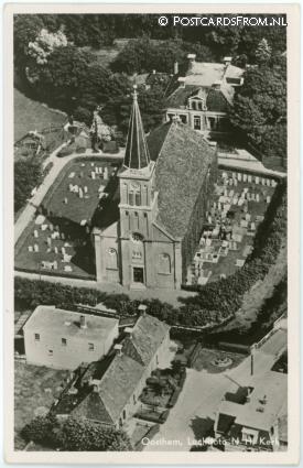 ansichtkaart: Oosthem, Luchtfoto N.H. Kerk