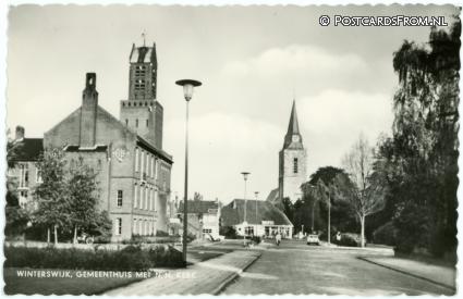 ansichtkaart: Winterswijk, Gemeentehuis met N.H. Kerk