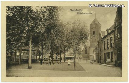 ansichtkaart: Naaldwijk, Wilhelminaplein