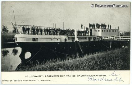 ansichtkaart: Dordrecht, De 'Bonaire', Logementschip van de Machinist-Leerlingen