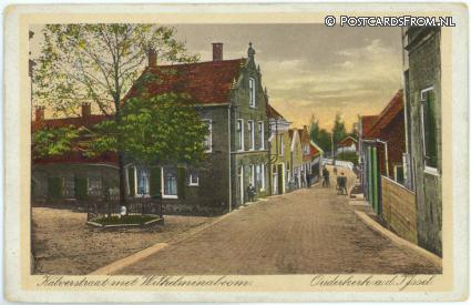 ansichtkaart: Ouderkerk ad IJssel, Kalverstraat met Wilhelminaboom
