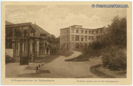 ansichtkaart: Hellendoorn, Volkssanatorium. Paviljoen gezien vanaf Hoofdgebouw