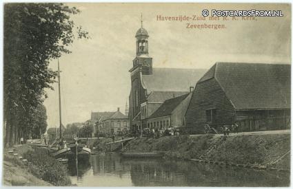 ansichtkaart: Zevenbergen, Havenzijde-Zuid met R.K. Kerk