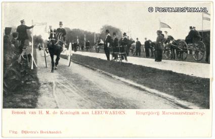 ansichtkaart: Leeuwarden, Bezoek H.M. de Koningin. Ringrijderij Marsumerstraatweg