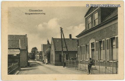 ansichtkaart: Giessendam, Burgemeesterswoning