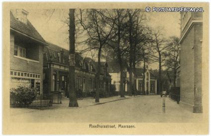 ansichtkaart: Maarssen, Raadhuisstraat. Dames en Heerenkapper