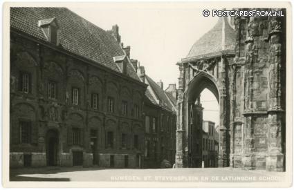 ansichtkaart: Nijmegen, St. Stevensplein en de Latijsche School