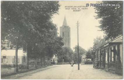 ansichtkaart: Soest, Middelwijkstraat met Ned. H. Kerk
