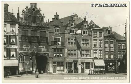 ansichtkaart: Nijmegen, Groote Markt met oude gevels