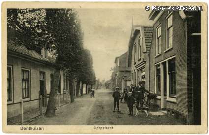 ansichtkaart: Benthuizen, Dorpstraat