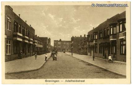 ansichtkaart: Groningen, Adelheidstraat