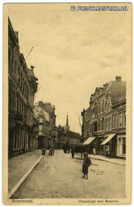 ansichtkaart: Roermond, Hamstraat met Kazerne