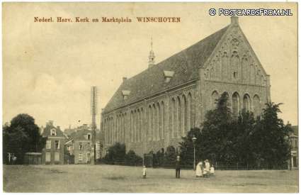 ansichtkaart: Winschoten, Nederl. Herv. Kerk en Marktplein