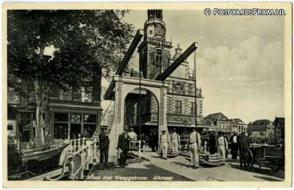 ansichtkaart: Alkmaar, Mient met Waaggebouw