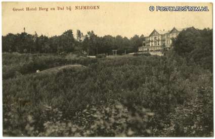 ansichtkaart: Nijmegen, Groot Hotel Berg en Dal