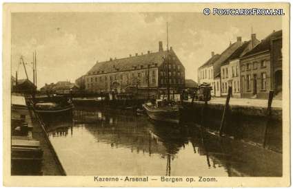 ansichtkaart: Bergen op Zoom, Kazerne-Arsenal