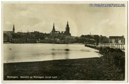 ansichtkaart: Nijmegen, Gezicht op Nijmegen vanaf Lent