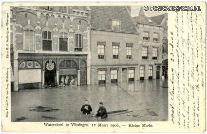 ansichtkaart: Vlissingen, Watervloed 12 Maart 1906. Kleine Markt