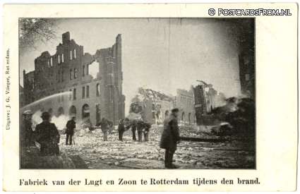 ansichtkaart: Rotterdam, Fabriek van der Lugt en Zoon tijdens den brand