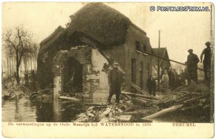 ansichtkaart: Dreumel, Watersnood 1926. De verwoestingen op de Oude Maasdijk
