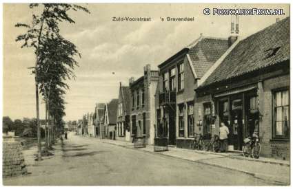 ansichtkaart: 's-Gravendeel, Zuid-Voorstraat