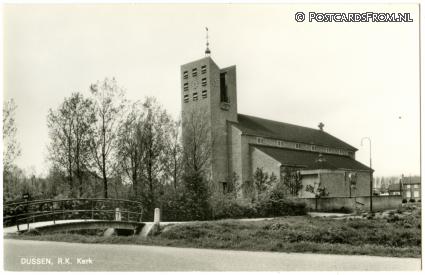 ansichtkaart: Dussen, R.K. Kerk