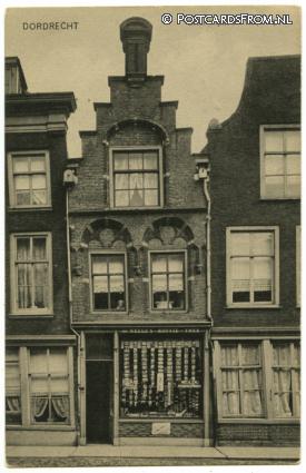 ansichtkaart: Dordrecht, Gevel Wijnstraat 10 Ao 1702.