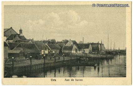 Urk, Aan de haven ansichtkaart: Urk, Aan de haven