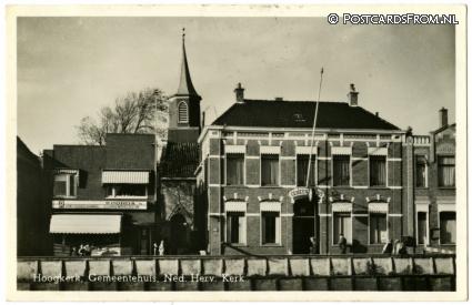 ansichtkaart: Groningen Hoogkerk, Gemeentehuis, Ned. Herv. Kerk. Boekh. 'Roorda'