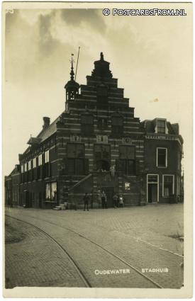 ansichtkaart: Oudewater, Stadhuis. Hotel den Roos