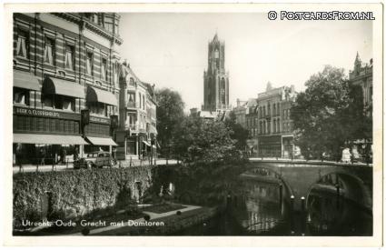 ansichtkaart: Utrecht, Oude Gracht met Domtoren. Peek en Cloppenburg