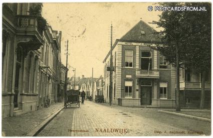 ansichtkaart: Naaldwijk, Heerenstraat. Hotel J. van Rossum