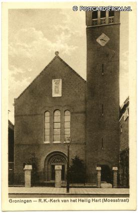 ansichtkaart: Groningen, R.K. Kerk van het Heilig Hart. Moesstraat