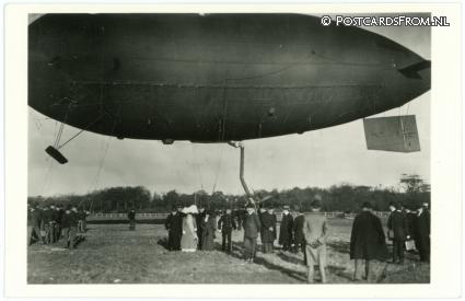 ansichtkaart: 's-Gravenhage, First visit Parseval Airschip 1911
