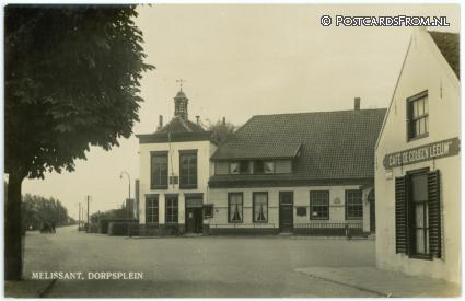 ansichtkaart: Melissant, Dorpsplein. Cafe de Gouden Leeuw