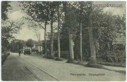 ansichtkaart: Paterswolde, Dorpsgezicht. Uitspanning 'De Passage'