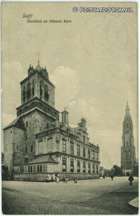 ansichtkaart: Delft, Stadhuis en Nieuwe Kerk