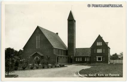 ansichtkaart: Grijpskerk, Geref. Kerk en Pastorie